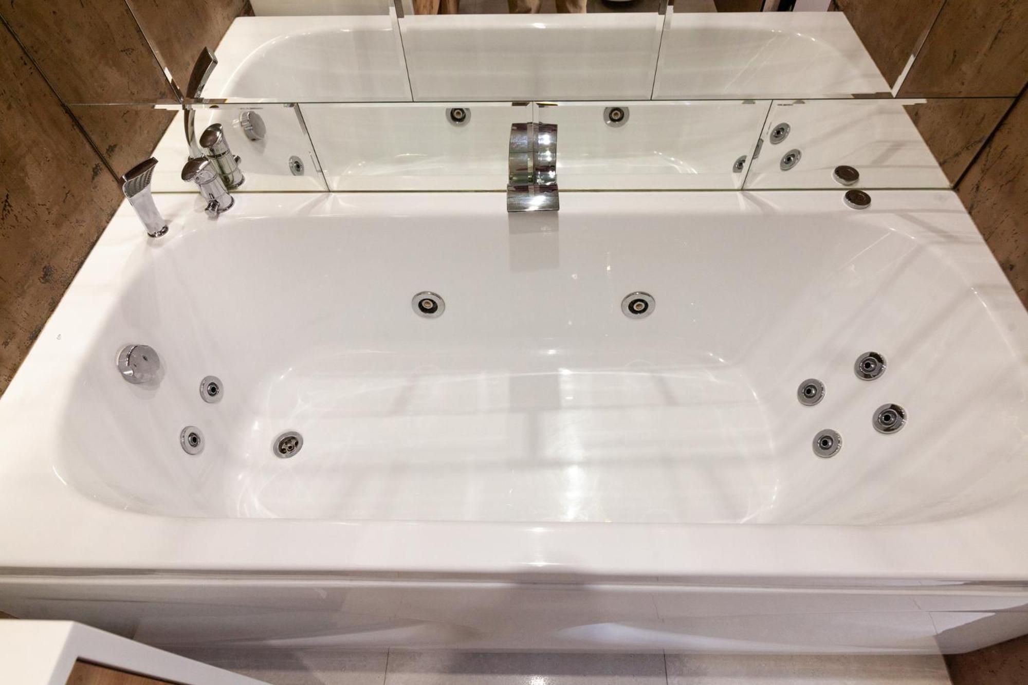 Leogrand Jacuzzi On Krakivska 26 * Lviv